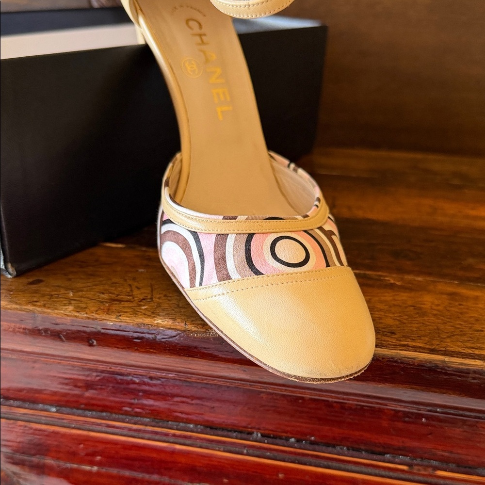 CHANEL slingback classic vintage beige and brown Patterned Women's Heels - Picture 2 of 16
